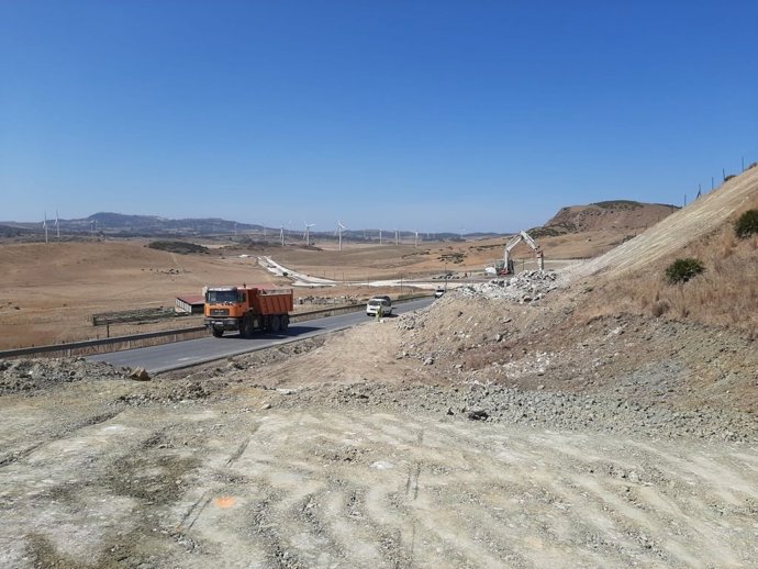Archivo - Imagen de archivo de las obras de la carretera entre Paterna y Medina Sidonia (Cádiz).