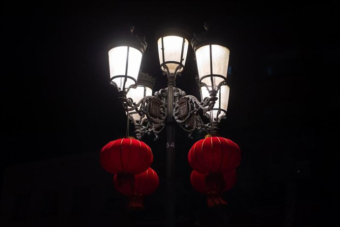 Decoración del año nuevo chino en el distrito de Usera.