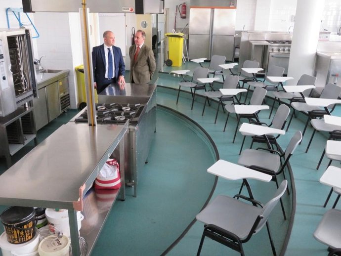 Cs destaca la apuesta de la Consejería de Empleo para que la Escuela de Hostelería de Islantilla (Huelva) retomara su actividad