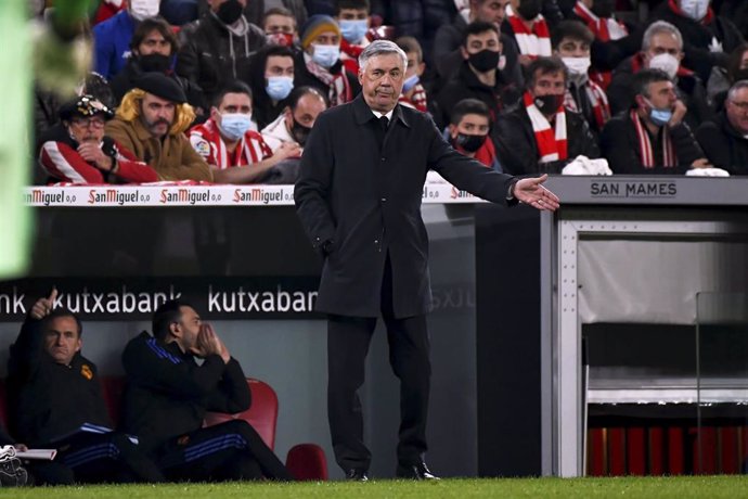 04 February 2022, Spain, Bilbao: Real Madrid coach Carlo Ancelotti stands on the touchlines during the Spanish Copa del Rey (King's Cup) Quarter-final soccer match between Athletic Bilbao and Real Madrid at San Mames Stadium. Photo: Sara A/DAX via ZUMA 