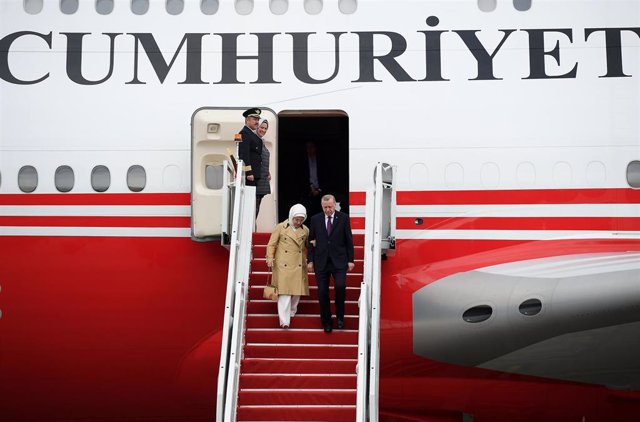 Archivo - El presidente de Turquía, Recep Tayyip Erdogan, y su esposa, Emine 