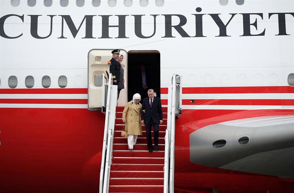 Archivo - El presidente de Turquía, Recep Tayyip Erdogan, y su esposa, Emine