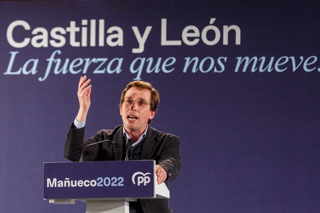 El portavoz nacional del PP, José Luis Martínez-Almeida, interviene en un acto del PP en la campaña de las elecciones a la Junta de Castilla y león de 2022.
