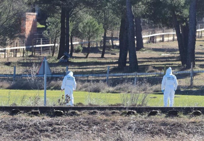Agentes de la Guardia Civil en el lugar donde se ha encontrado el cadáver de Esther López de la Rosa.
