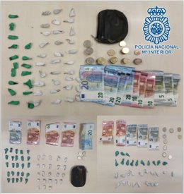 Material incautado tras las cinco detenciones en enero por venta de heroína y cocaína en la vía pública de Jerez