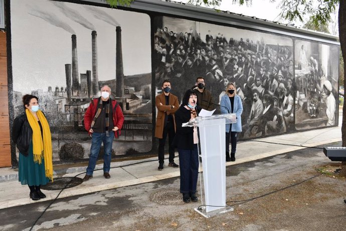 Inauguració del mural que homenatja el moviment obrer en el districte de Sants-Montjuc
