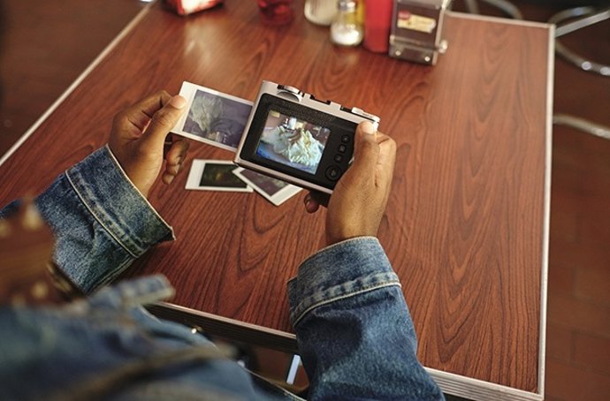 Deja a un lado el móvil y disfruta de los privilegios de una cámara instantánea