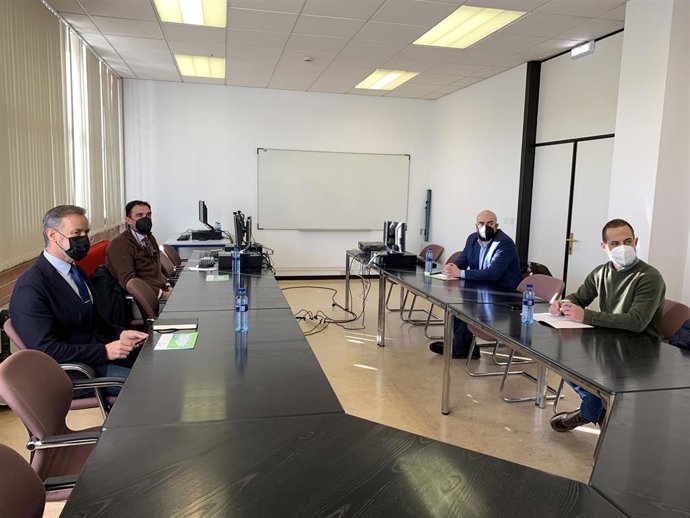 Reunión entre el alcalde de Siero, Ángel García, y representantes de UPA