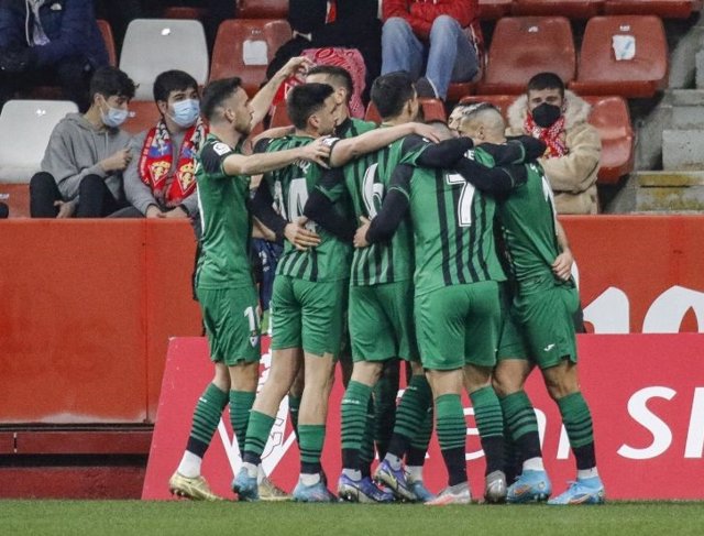 El Eibar vence al Sporting en El Molinón