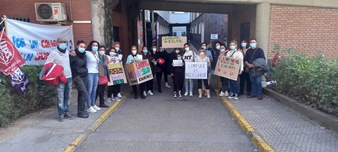Las trabajadoras de la limpieza deciden mantener la huelga y protestas por no "haber avances" de la patronal
