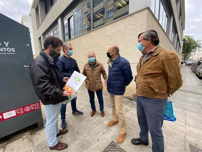 Vox pide un dispositivo policial disuasorio de la botellona en el barrio de Los Remedios de Sevilla