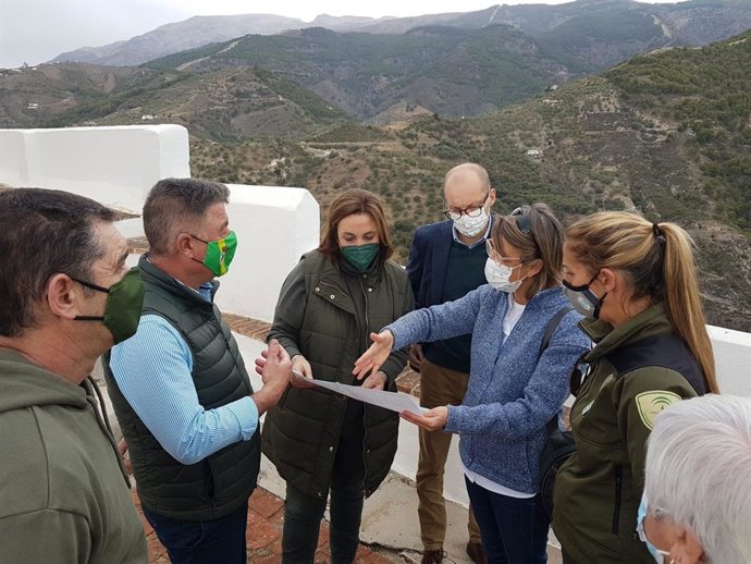 Visita de la viceconsejera de Agricultura, Ganadería, Pesca y Desarrollo Sostenible de la Junta de Andalucía, Ana María Corredera, a Canillas de Albaida