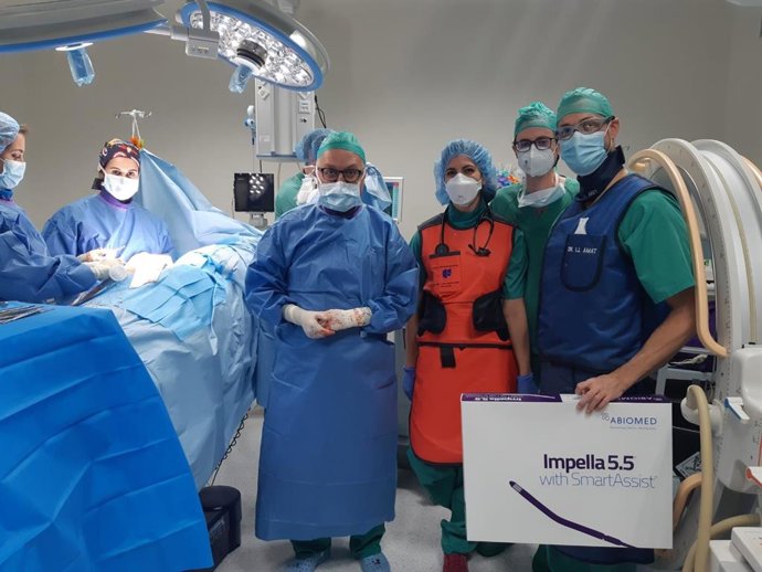 Equipo que ha realizado la implantación de la asistencia ventricular en el Hospital Clínico Universitario de Valladolid.