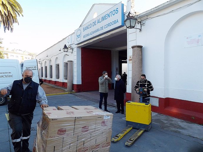 Recogida y reparto en el Banco de Alimentos Medina Azahara de Córdoba