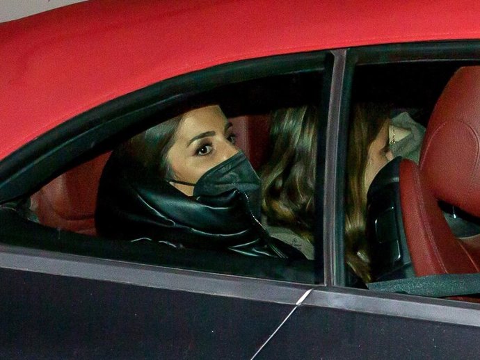 ANABEL PANTOJA SALE DE LAS INSTALACIONES DE MEDIASET