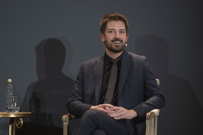 Archivo - Arxivo - El periodista Antoni Cruanyes intervé en l'acte de celebració del Premi Nadal de novella i del Premi Josep Pla de prosa en llengua catalana a Barcelona