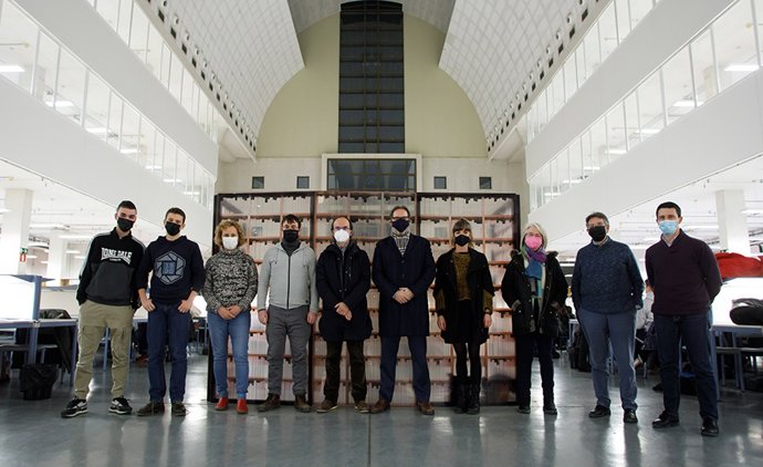 Los protagonistas de los proyectos seleccionados, en la Biblioteca de la UPNA