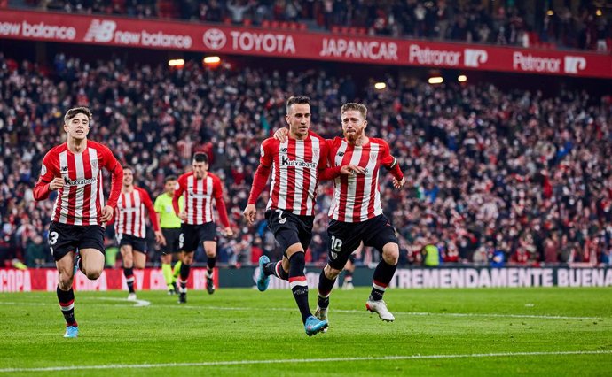 Alex Berenguer of Athletic Club celebrates his goal with his teammates during the Spanish Copa del Rey football match played between Athletic Club and FC Barcelona at San Mames stadium on February 3, 2022 in Bilbao, Spain.