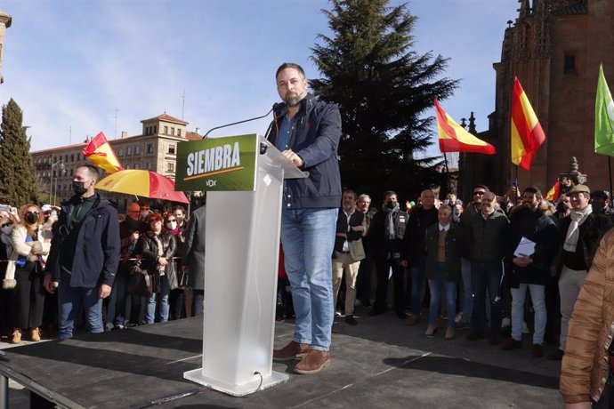 El presidente de Vox, Santiago Abascal, interviene en un acto de campaña electoral del partido en Salamanca.