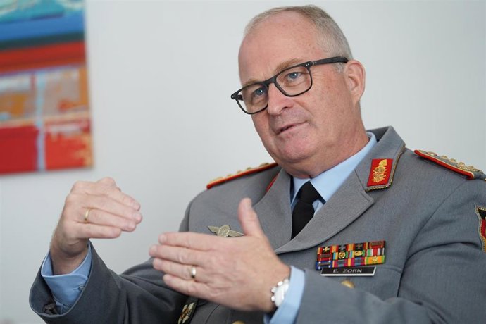 Archivo - FILED - 28 September 2020, Berlin: Inspector General of the Bundeswehr Eberhard Zorn speaks during a dpa interview at the German Ministry of Defence. Photo: Jrg Carstensen/dpa