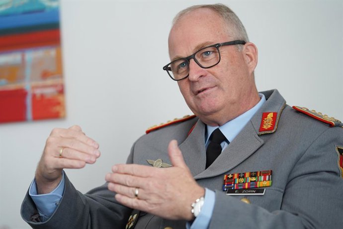 Archivo - Arxiu - FILED - 28 September 2020, Berlin: Inspector General of the Bundeswehr Eberhard Zorn speaks during a dpa interview at the German Ministry of Defence. Photo: Jrg Carstensen/dpa