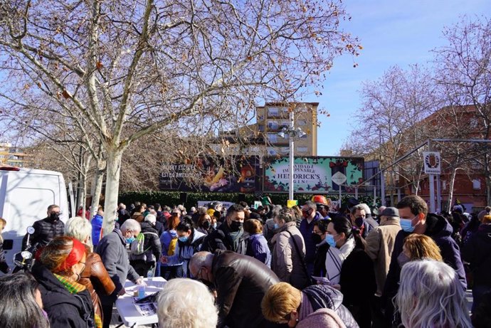 Vecinos de las Fuentes concentrados por el "abandono" de su barrio.