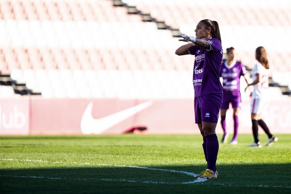 Archivo - Cristina Martín-Prieto durante un partido de la UDG Tenerife en la Primera Iberdrola