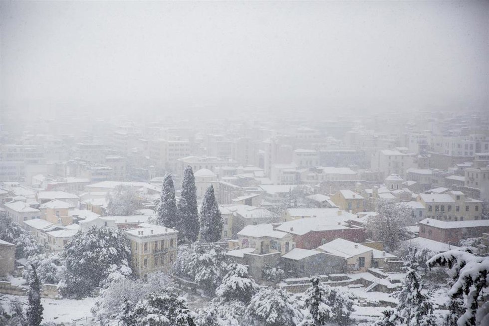 Archivo - 16 February 2021, Greece, Athens: Aview of the snowstorm in Athens. Photo: Socrates Baltagiannis/