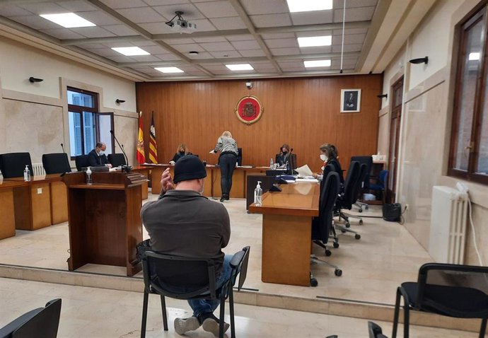 El condenado durante el juicio en la Audiencia Provincial.