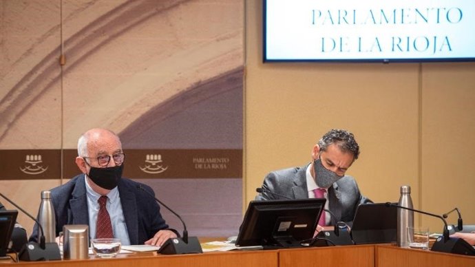 El consejero de Educación, Pedro Uruñuela, comparece en el Parlamento de La Rioja