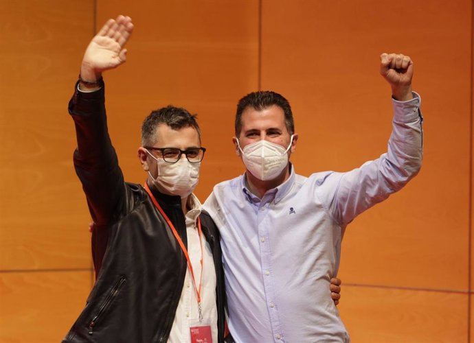 Archivo - El ministro de la Presidencia, Relaciones con las Cortes y Memoria Democrática, Félix Bolaños (i), y el secretario general del PSOE de Castilla y León, Luis Tudanca (d), en el XVI Congreso Provincial del PSOE de Valladolid.