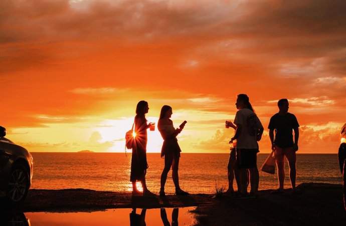 Discover Puerto Rico presenta "Puerto Rico Sunshine", un color creado en colaboración con el Pantone Color Institute