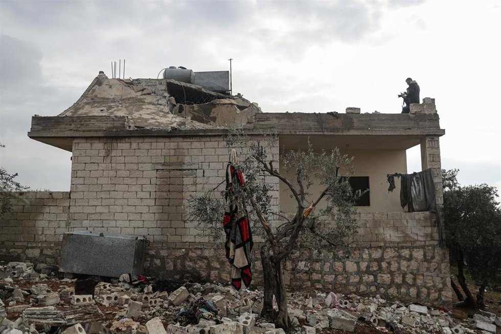 Daños materiales en la casa del líder de Estado Islámico, Abú Ibrahim al Hashimi al Quraishi, tras la operación de las fuerzas especiales de EEUU en la provincia de Idlib, en el noroeste de Siria