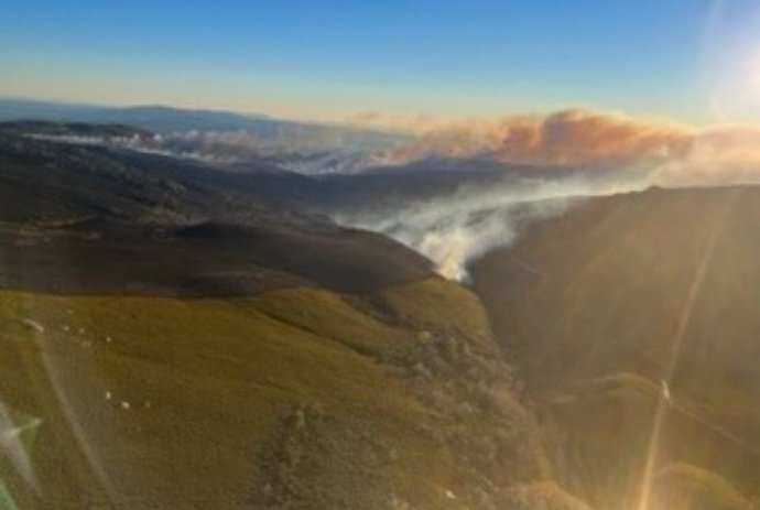 Incendio declarado en las cercanías de Hermisende (Zamora) el pasado 28 de enero.