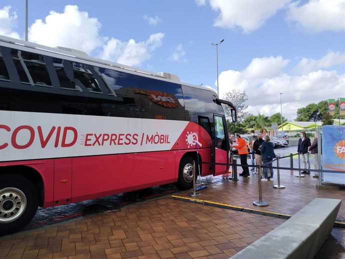 El 'Vacubús', la unidad móvil de vacunación de la Conselleria de Salud y Consumo.