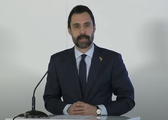 El conseller de Empresa y Trabajo de la Generalitat, Roger Torrent, en una rueda de prensa.