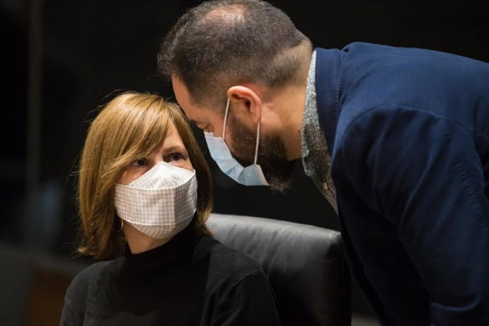 Archivo - Foto de archivo de Uxue Barkos y Ramón Alzórriz.