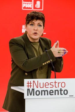 La portavoz del PSOE de Extremadura, Soraya Vega, en rueda de prensa