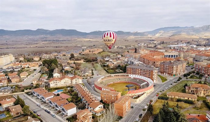 Vuelo del globo 'Haro Capital del Rioja' por Haro