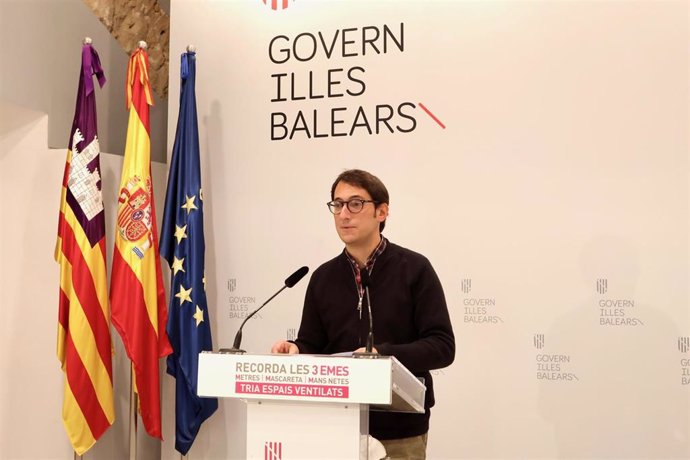 El portavoz del Govern y conseller de Modelo Económico, Turismo y Trabajo, Iago Negueruela, en la rueda de prensa posterior al Consell de Govern.