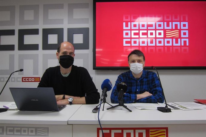 El secretario general de la Sección Sindical de Comisiones Obreras en la DGA, Francisco José González, y el responsable de acción sindical de CCOO en el IASS, José Ramón González.