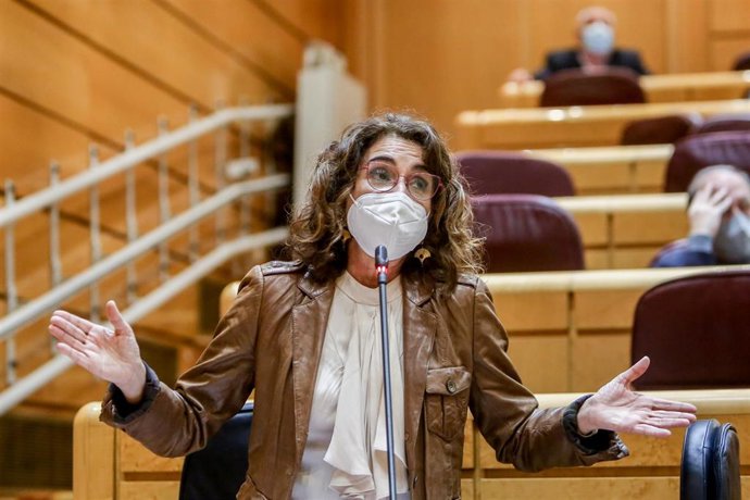 La ministra de Hacienda, María Jesús Montero, interviene, en una sesión de control al Gobierno, en el Senado