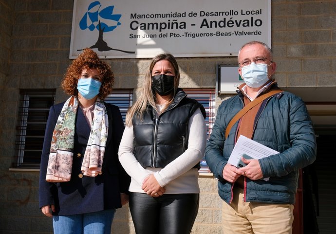 La presidenta de la Diputación de Huelva, María Eugenia Limón, en su visita a la Mancomunidad Campiña-Andévalo.