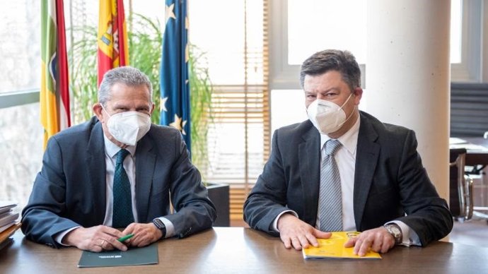 El Gobierno de La Rioja y la Sociedad Estatal Correos y Telégrafos han firmado un convenio de colaboración con el fin de facilitar el ingreso en cuentas de la Comunidad Autónoma de La Rioja de giros postales utilizados para pagar deudas tributarias