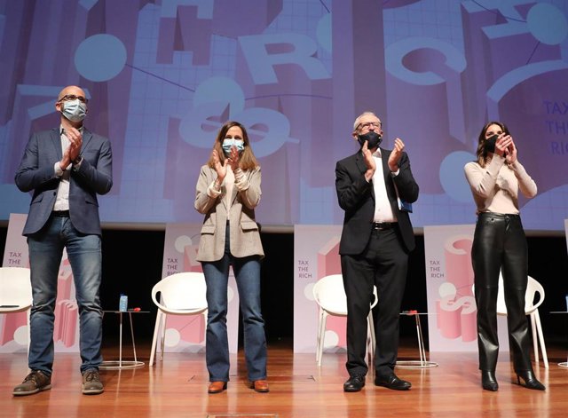 (I-D) El secretario de Economía de Podemos y secretario de Estado de Derechos Sociales, Nacho Álvarez; la secretaria general de Podemos y ministra de Derechos Sociales y Agenda 2030, Ione Belarra; el presidente de los técnicos de Hacienda (Gestha), Carlos