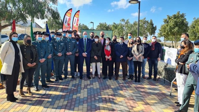 La directora de la Guardia Civil presenta el proyecto del cuartel nuevo de Cártama.