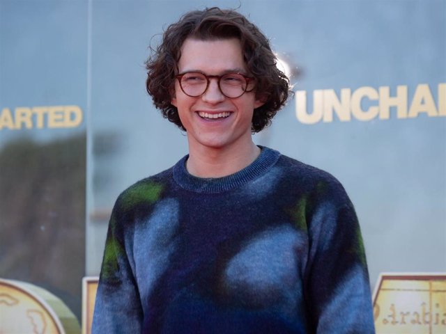 El actor Tom Holland posa en el photocall de la película 'Uncharted'en Barcelona