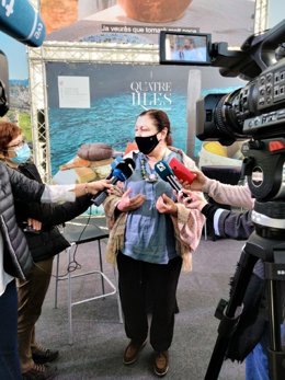 La consellera de Agricultura, Pesca y Alimentación, Mae de la Concha, ofrece declaraciones a los medios en la Feria Horeca Baleares.