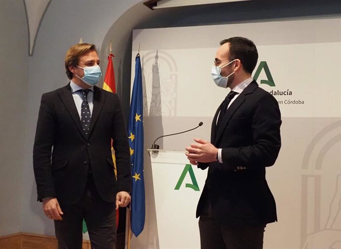 Antonio Repullo y Ángel Herrador, en la Delegación del Gobierno andaluz en Córdoba.