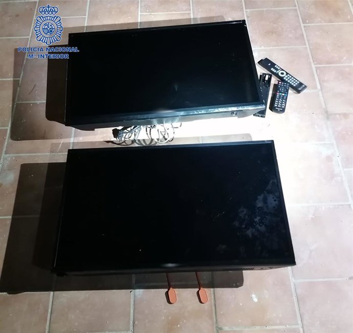 Televisores intervenidos por la Policía.